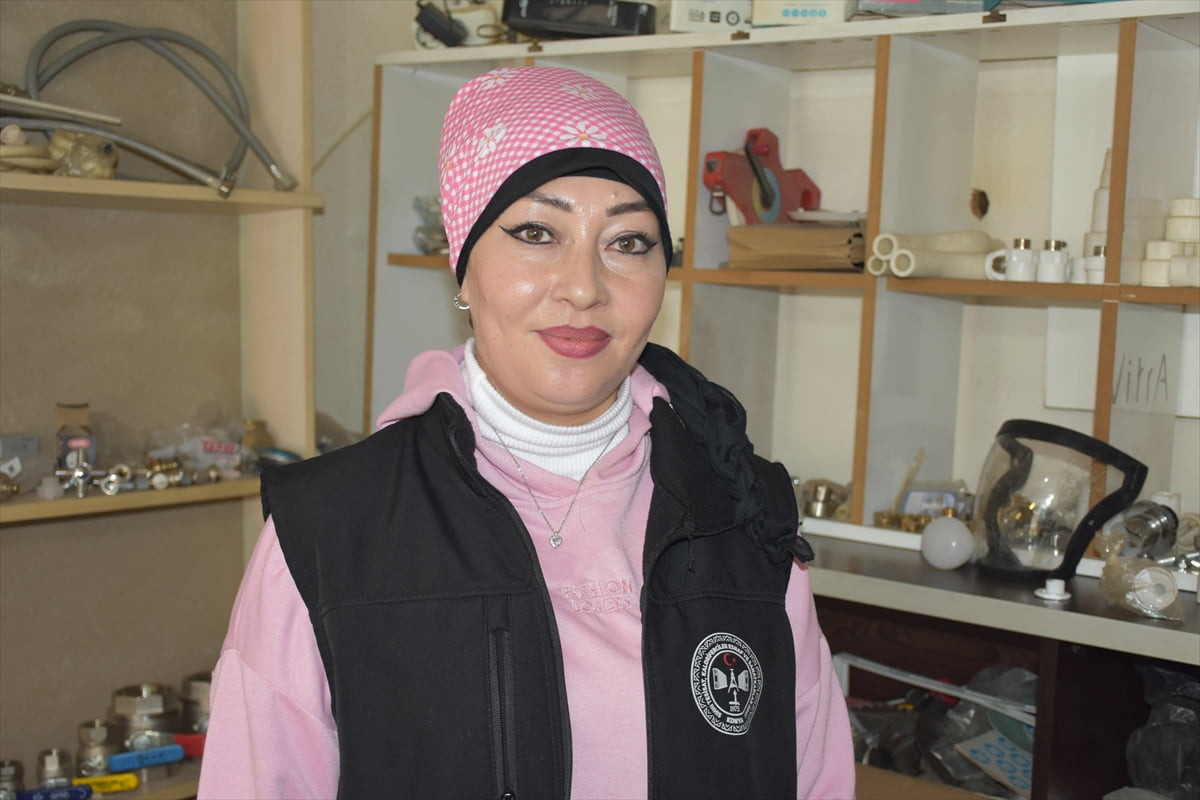 Konya'da satış personeli olarak başladığı sıhhi tesisatçılıkta ustalaşan Fatmagül Çağlan, sahada...