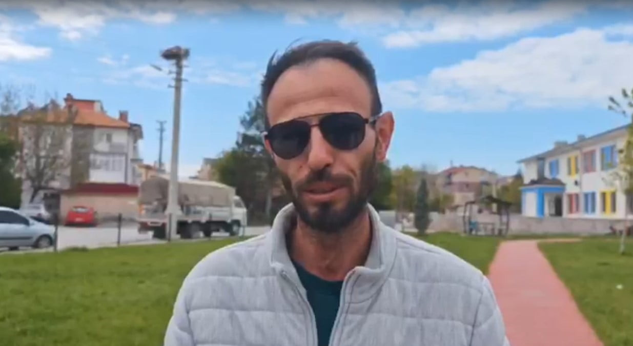 KONYA'NIN BEYŞEHİR İLÇESİNDE ELEKTRİK AKIMINA KAPILAN LEYLEĞİ FARK EDEN EMRAH ERBAY, ARABASINA...