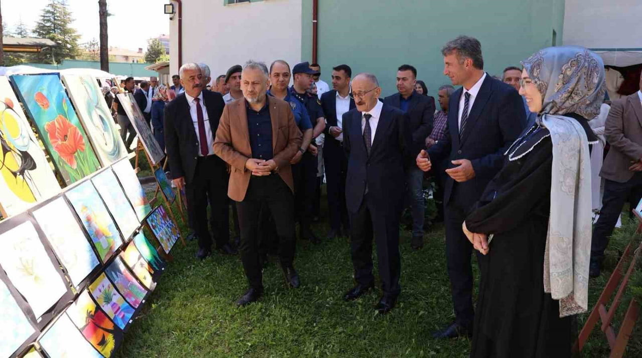 KONYA'NIN BEYŞEHİR İLÇESİNDE HALK EĞİTİM MERKEZİ KURSİYERLERİ TARAFINDAN HAZIRLANAN EL EMEĞİ...