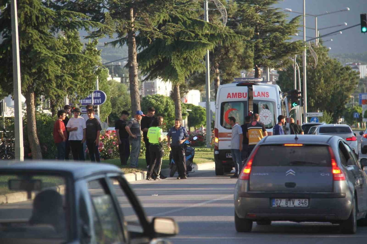 KONYA'NIN BEYŞEHİR İLÇESİNDE MOTOSİKLETİN YOLUN KARŞISINA GEÇMEYE ÇALIŞAN 9 YAŞINDAKİ KIZ ÇOCUĞUNA...