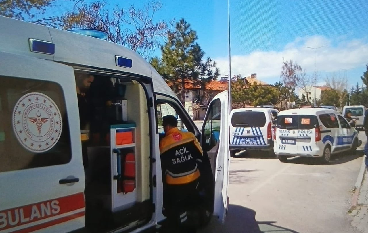 KONYA'NIN BEYŞEHİR İLÇESİNDE OTOMOBİLİN ÇARPTIĞI YAYA ÇOCUK YARALANDI.