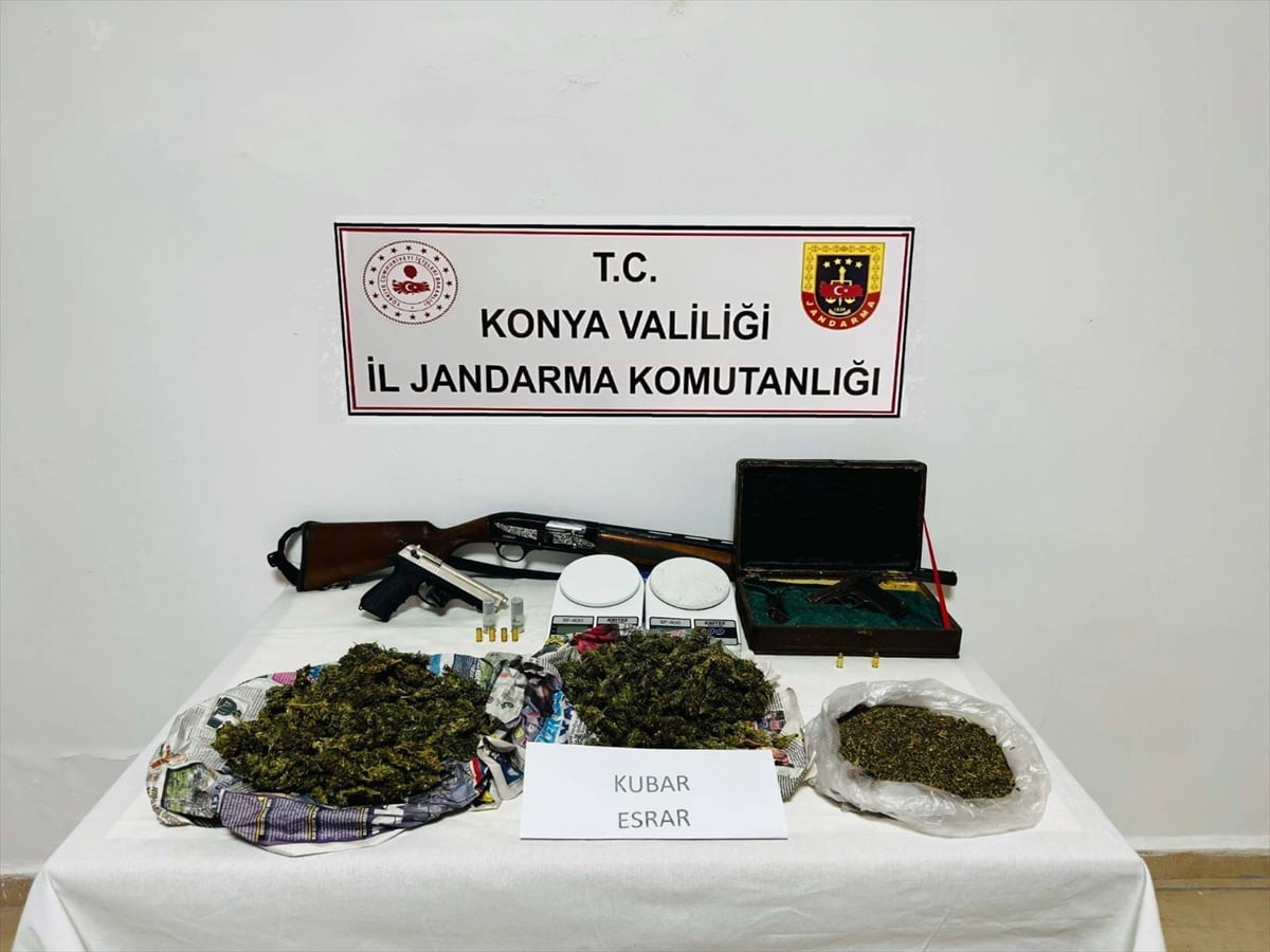 Konya'nın Cihanbeyli ilçesinde uyuşturucu operasyonunda 1 şüpheli gözaltına alındı. Ekipler...