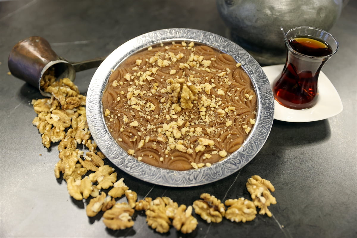 Konya'nın geleneksel mutfağında önemli bir yere sahip olan höşmerim, özel günlerde ve misafir...