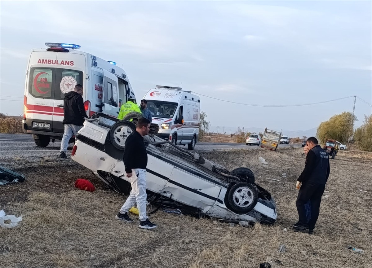 Konya'nın Hüyük ilçesinde otomobilin şarampole devrilmesi sonucu 5 kişi yaralandı.