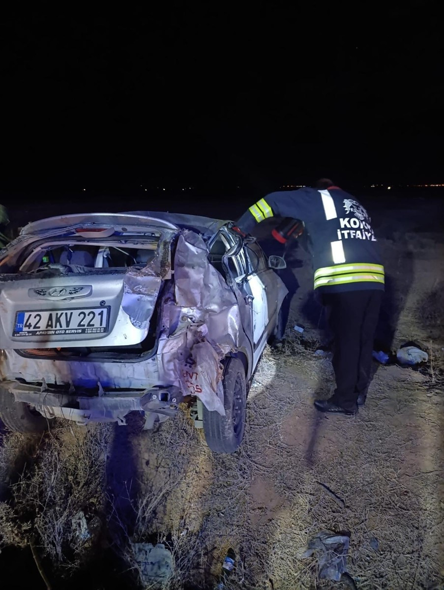 Konya'nın Kadınhanı ilçesinde şarampole devrilen otomobildeki 1 kişi hayatını kaybetti, 3 kişi...