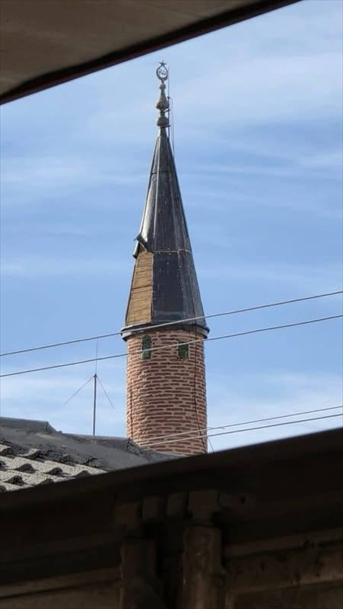 Konya'nın Kadınhanı ve Doğanhisar ilçelerinde şiddetli rüzgar hayatı olumsuz...