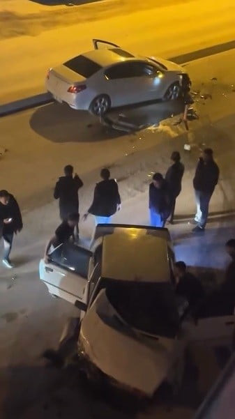 KONYA'NIN KARAPINAR İLÇESİNDE EHLİYETSİZ SÜRÜCÜNÜN KONTROLÜNDEN ÇIKAN ARAÇ KARŞI ŞERİDE GEÇEREK...