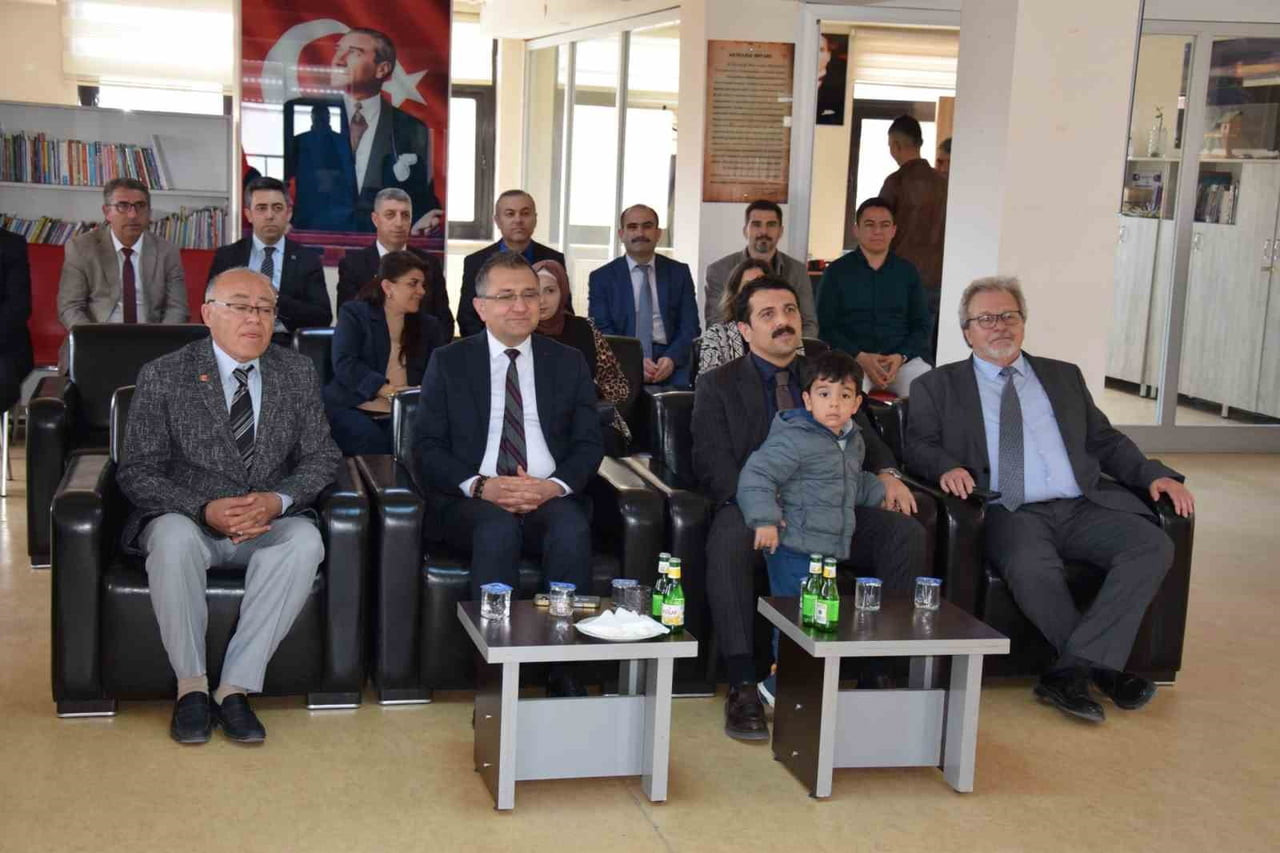 KONYA'NIN KARAPINAR İLÇESİNDE KÜTÜPHANE HAFTASI DOLAYSIYLA DÜZENLENEN ETKİNLİKLER, YOĞUN KATILIMLA...