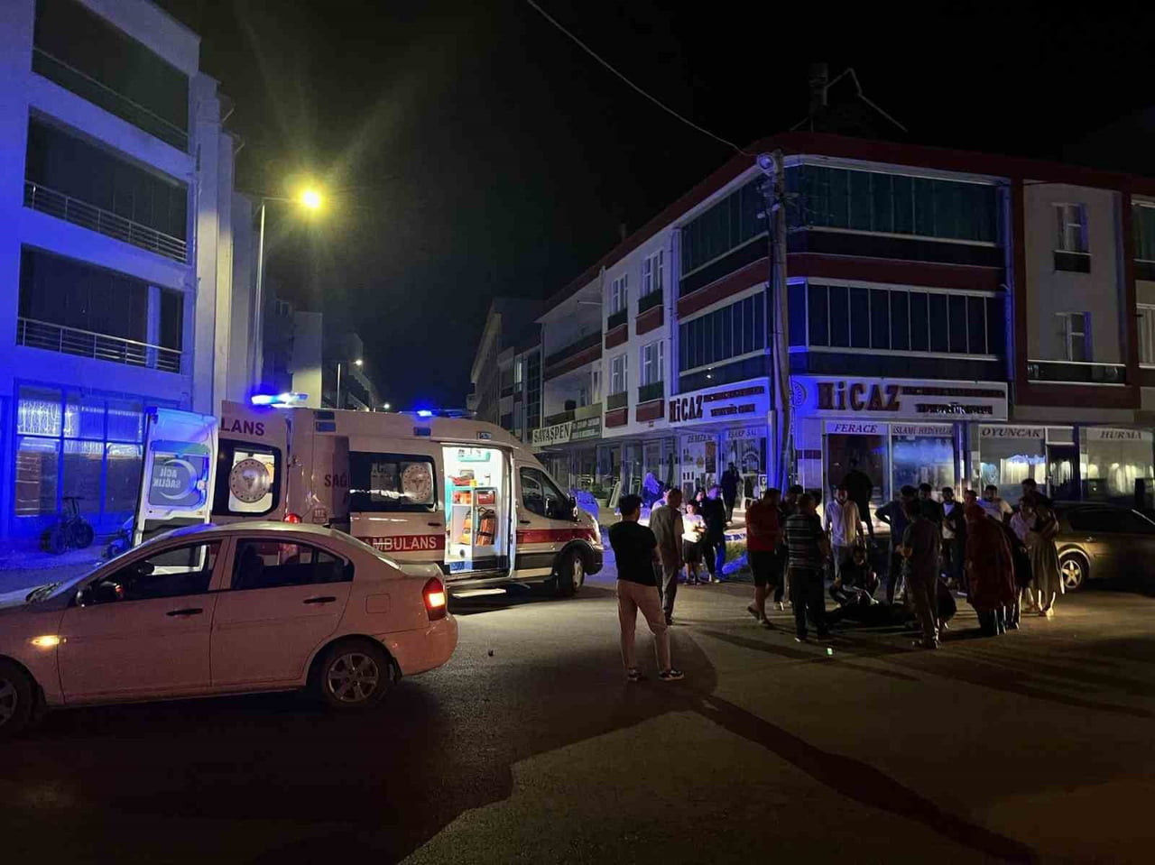 KONYA'NIN KARAPINAR İLÇESİNDE MOTOSİKLET İLE OTOMOBİLİN ÇARPIŞMASI SONUCU 1 KİŞİ...