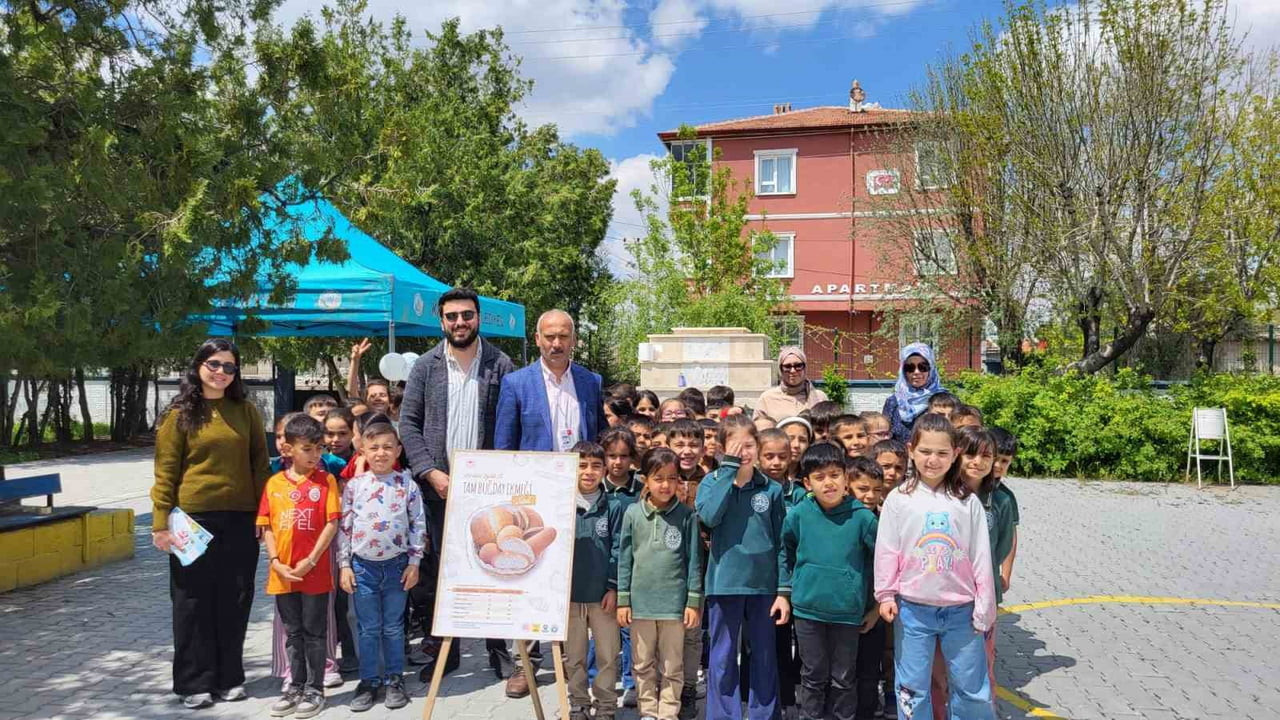 KONYA'NIN KARAPINAR İLÇESİNDE SAĞLIK MÜDÜRLÜĞÜNCE "SAĞLIKLI ÇOCUK SAĞLIKLI GELECEK" İLKOKULU...