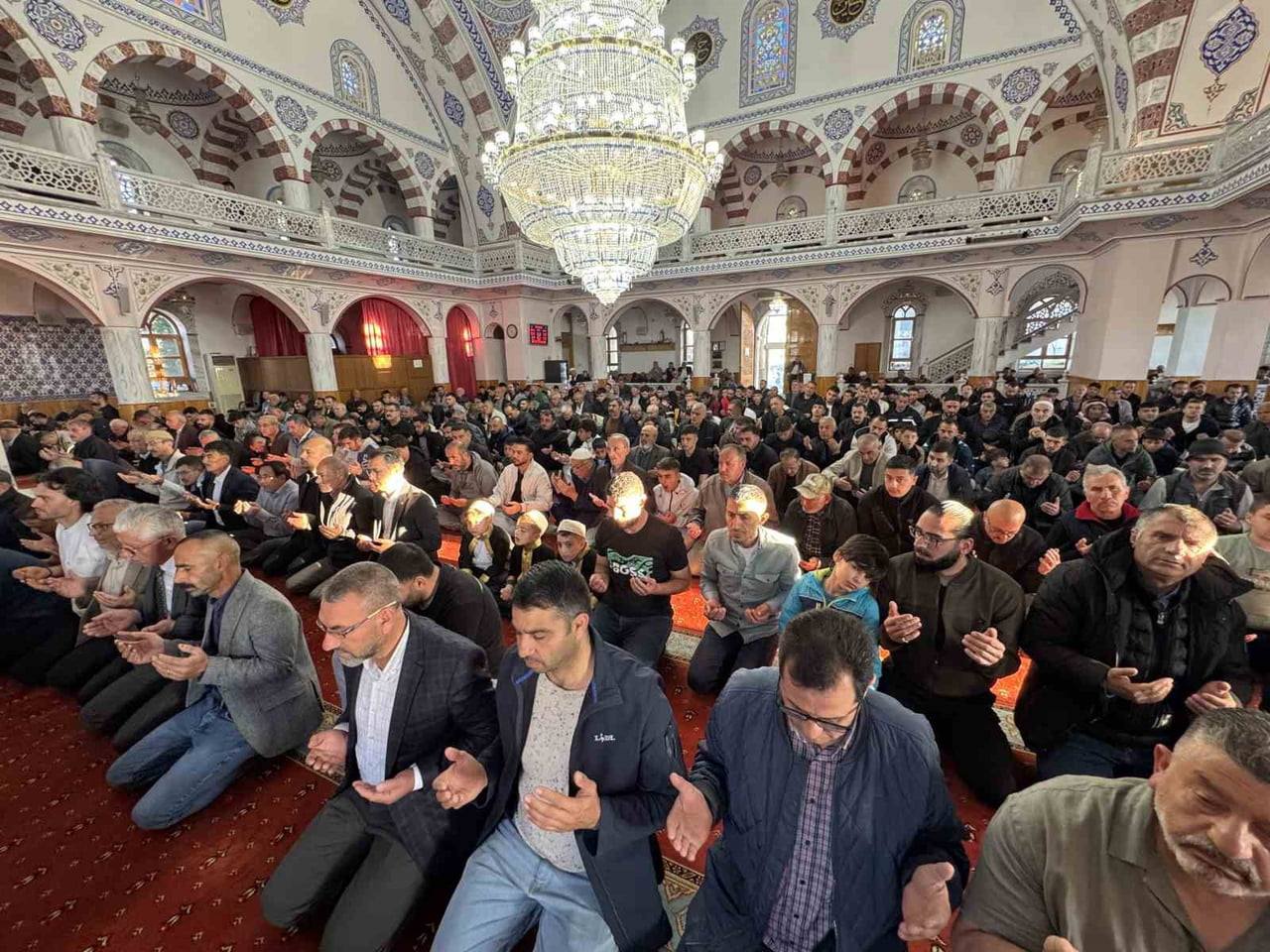 KONYA'NIN KULU İLÇESİNDE BAYRAM NAMAZINDA CAMİLER DOLDU.