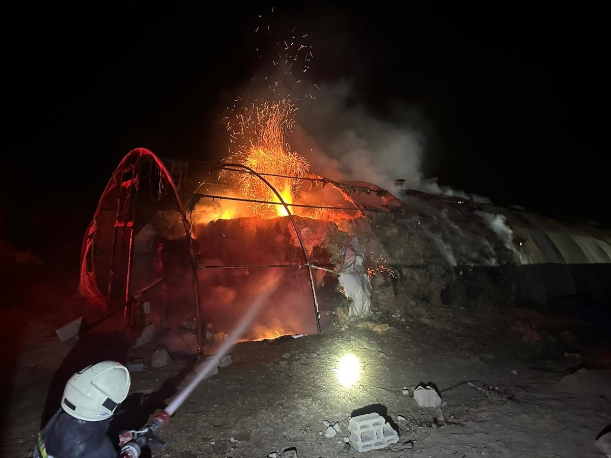 Konya'nın Kulu ilçesinde çıkan saman yangını söndürüldü.