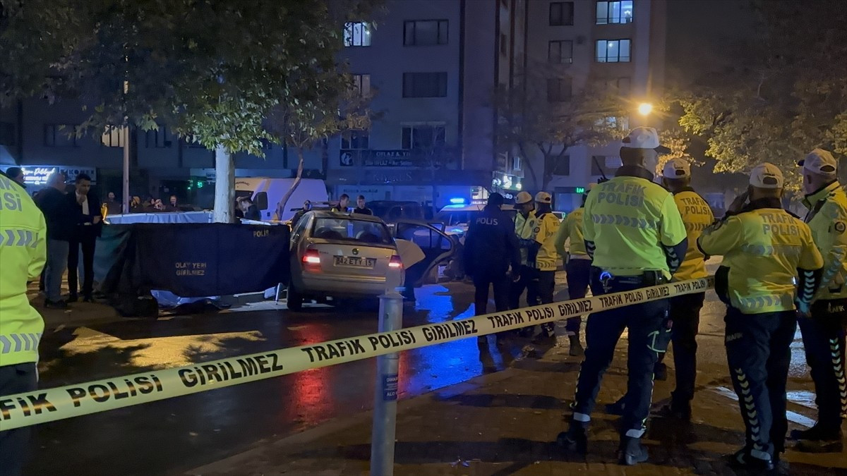 Konya'nın merkez Selçuklu ilçesinde, otomobilin çarptığı yaya yaşamını yitirdi. Kaza yerine sağlık...