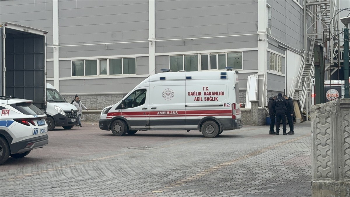 Konya'nın Selçuklu ilçesinde, şekerleme fabrikasında meydana gelen patlamada 2 kişi yaralandı....