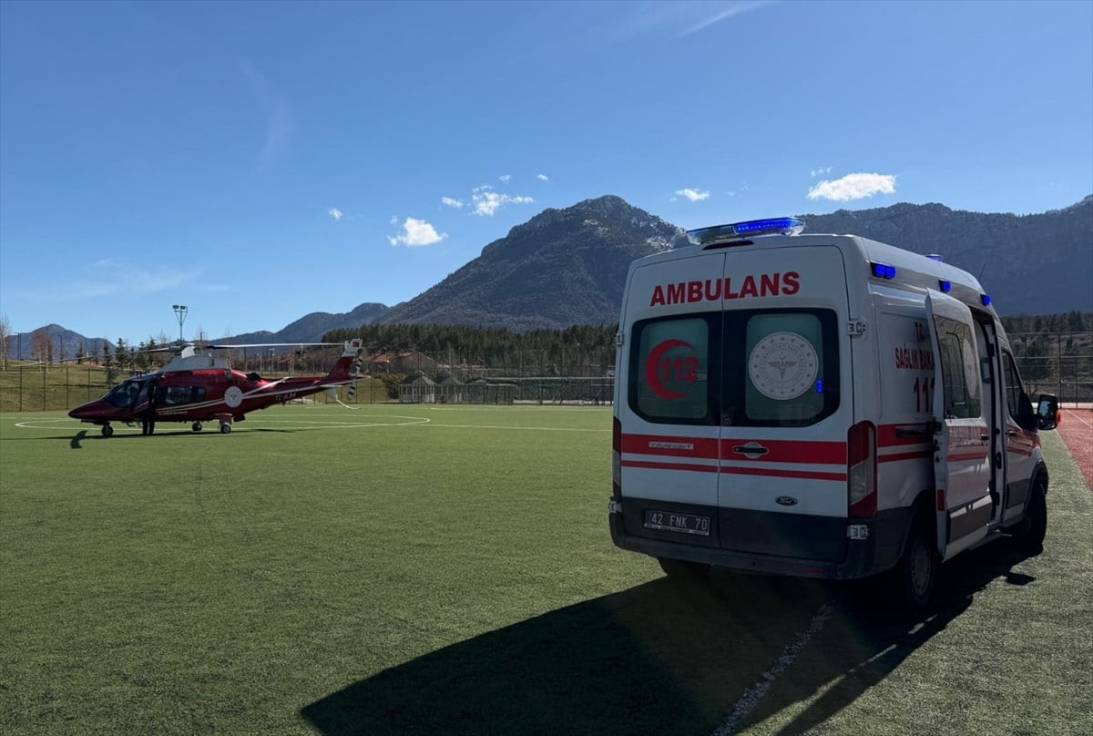 Konya'nın Seydişehir ilçesinde, cuma namazını kılarken kalp krizi geçiren kişi, hava ambulansıyla...