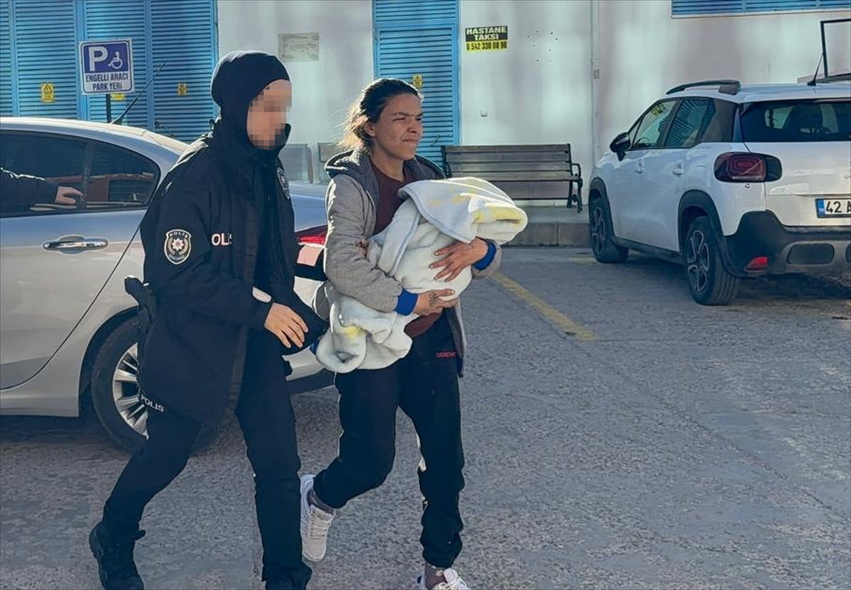  Konya'nın Seydişehir ilçesinde düzenlenen uyuşturucu operasyonunda gözaltına alınan 2 zanlıdan...