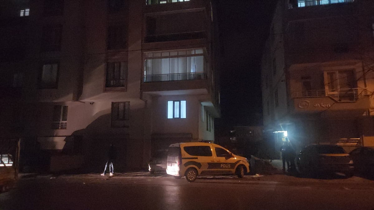 Konya'nın Seydişehir ilçesinde evin balkonundan düşerek yaralanan çocuk, hastaneye kaldırıldı....