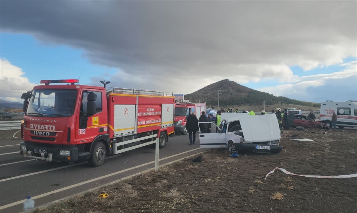Konya'nın Seydişehir ilçesinde iki otomobilin çarpışması sonucu 1 kişi öldü, 1 kişi...