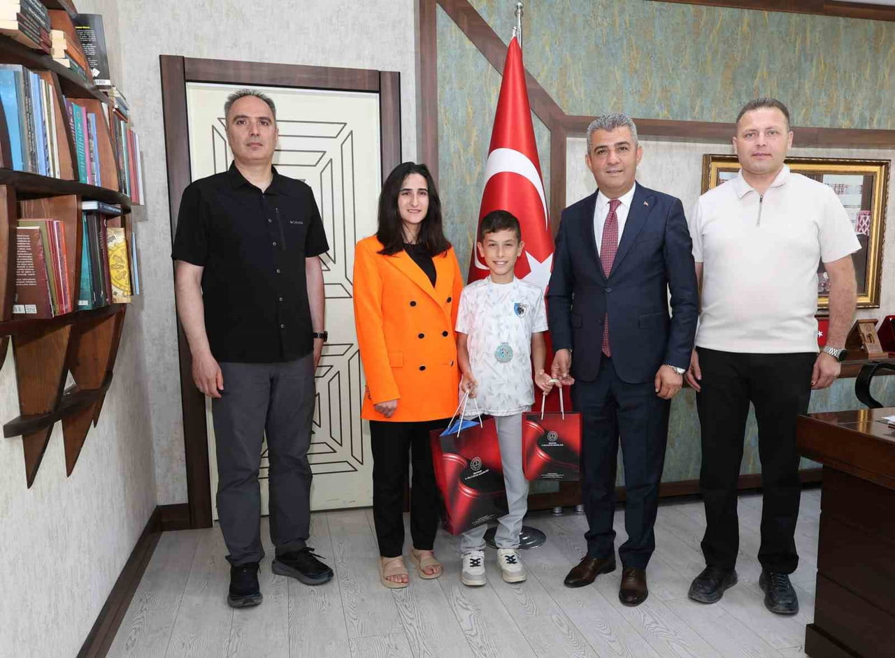 KONYA’DA DÜZENLENEN 8. TÜRKİYE AKIL VE ZEKÂ OYUNLARI TÜRKİYE FİNALLERİ’NDE, İLKOKUL KATEGORİSİNDE...