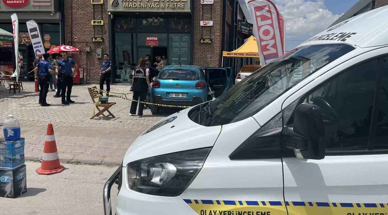KONYA’DA KAFE KURŞUNLAYAN ŞÜPHELİ KOVALAMACA SONUCU ARACINI BIRAKARAK KAÇTI.