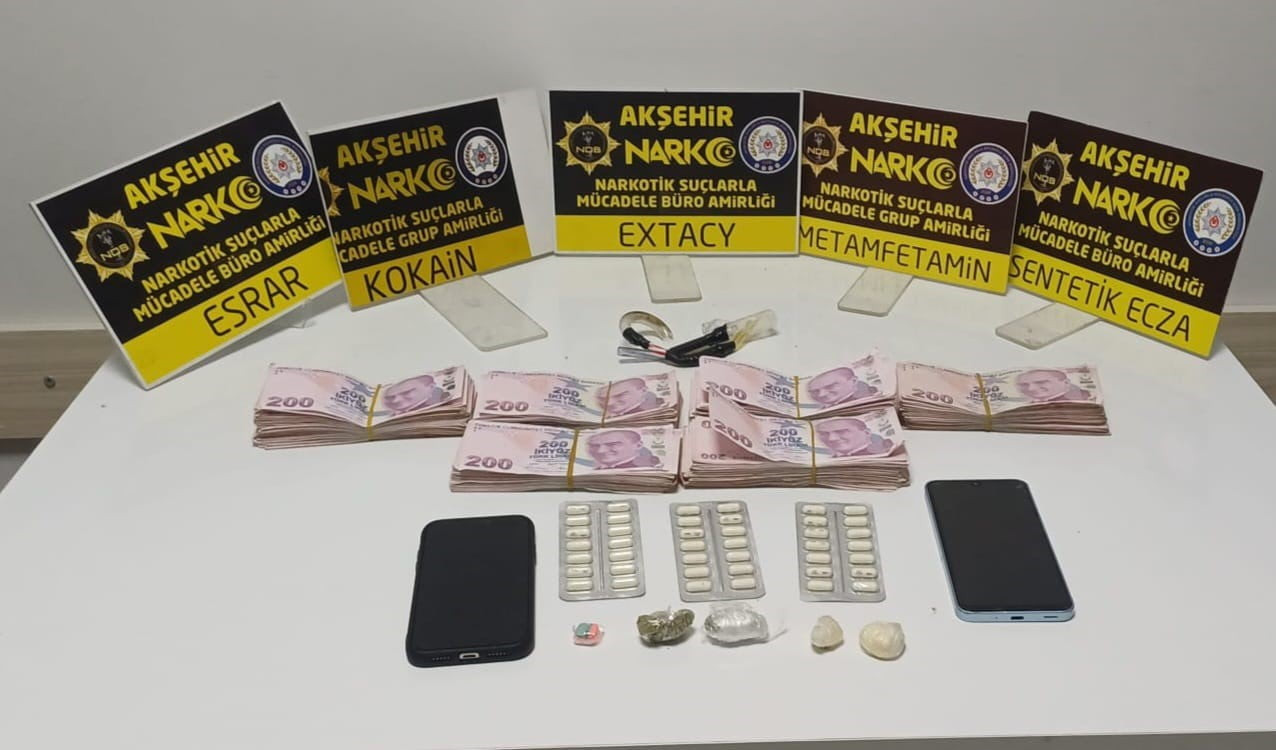 KONYA’NIN AKŞEHİR İLÇESİNDE POLİS EKİPLERİNCE DÜZENLENEN UYUŞTURUCU OPERASYONUNDA 5 ŞÜPHELİ...