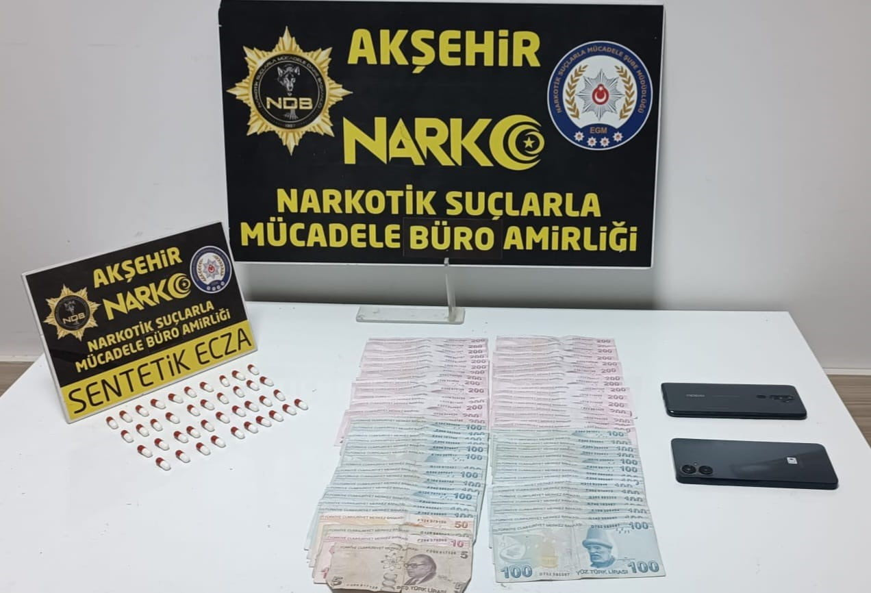 KONYA’NIN AKŞEHİR İLÇESİNDE POLİS EKİPLERİNCE ŞÜPHE ÜZERİNE DURDURULAN ARAÇTA YAPILAN ARAMADA...