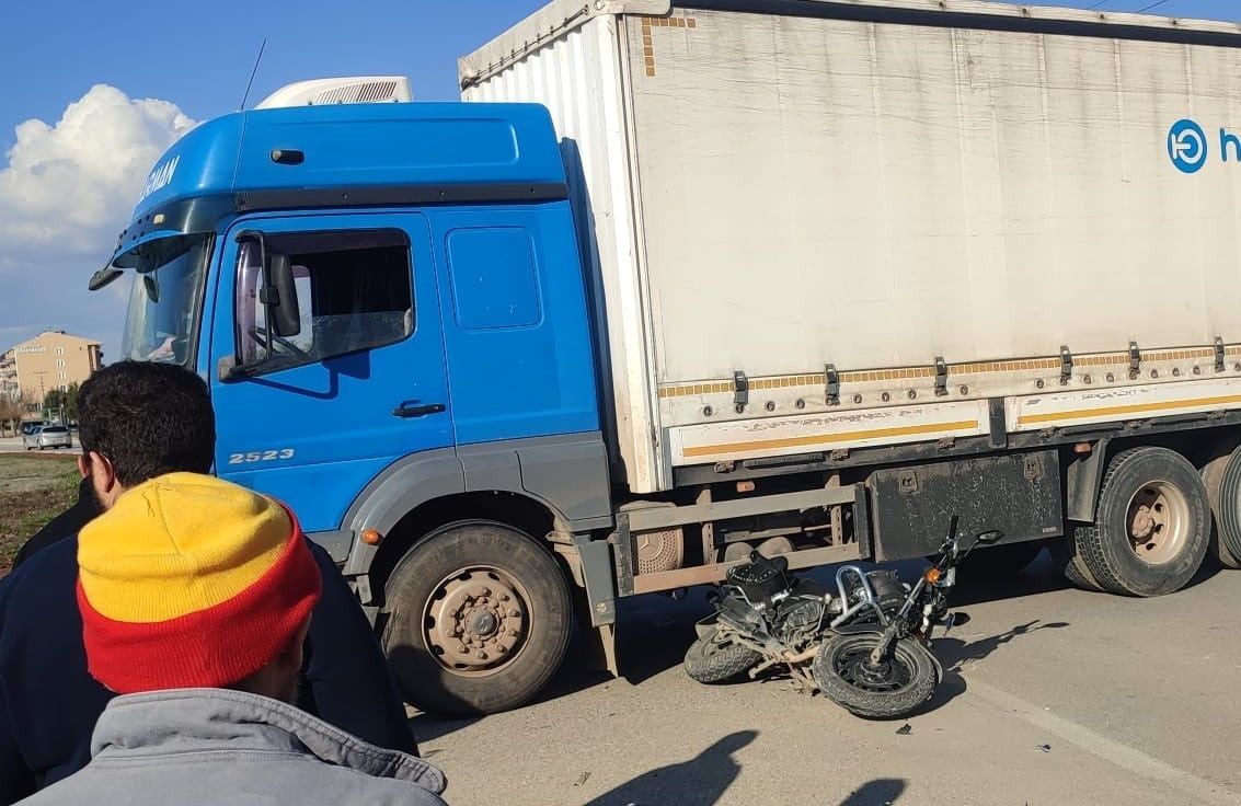 KONYA’NIN BEYŞEHİR İLÇESİNDE MOTOSİKLET VE OTOMOBİLİN KARIŞTIĞI İKİ AYRI KAZADA 3 KİŞİ...