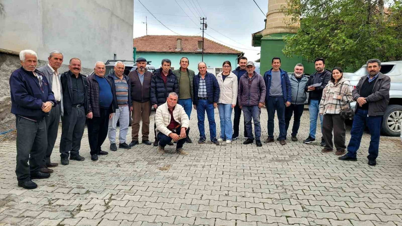 KONYA’NIN EREĞLİ İLÇESİNDE ÇİFTÇİLER İLAÇLAMA VE GÜBRELEME KONULARINDA...