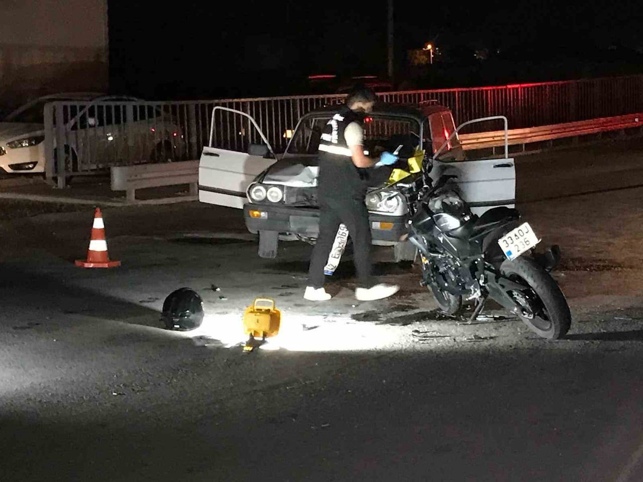 KONYA’NIN EREĞLİ İLÇESİNDE OTOMOBİL İLE MOTOSİKLETİN ÇARPIŞMASI SONUCU MEYDANA GELEN TRAFİK...