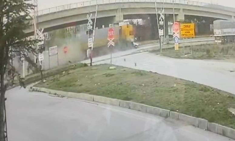 KONYA’NIN ILGIN İLÇESİNDE TIRIN ÇARPARAK SÜRÜKLEDİĞİ OTOMOBİLİN SÜRÜCÜSÜ HAYATINI...