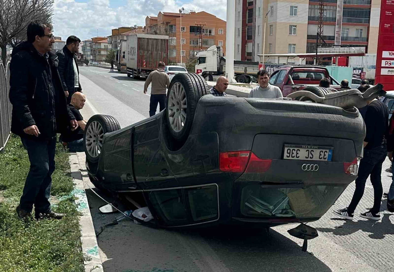 KONYA’NIN KARAPINAR İLÇESİNDE MEYDANA GELEN TRAFİK KAZASINDA 2 KİŞİ YARALANDI.