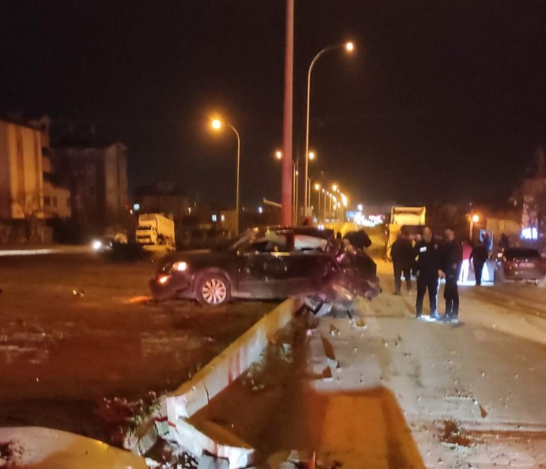 KONYA’NIN KARAPINAR İLÇESİNDE MEYDANA GELEN TRAFİK KAZASINDA 2 KİŞİ YARALANDI.