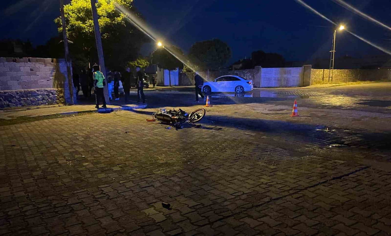 KONYA’NIN KARAPINAR İLÇESİNDE MEYDANA GELEN TRAFİK KAZASINDA YARALANAN BİR KİŞİ TEDAVİ GÖRDÜĞÜ...