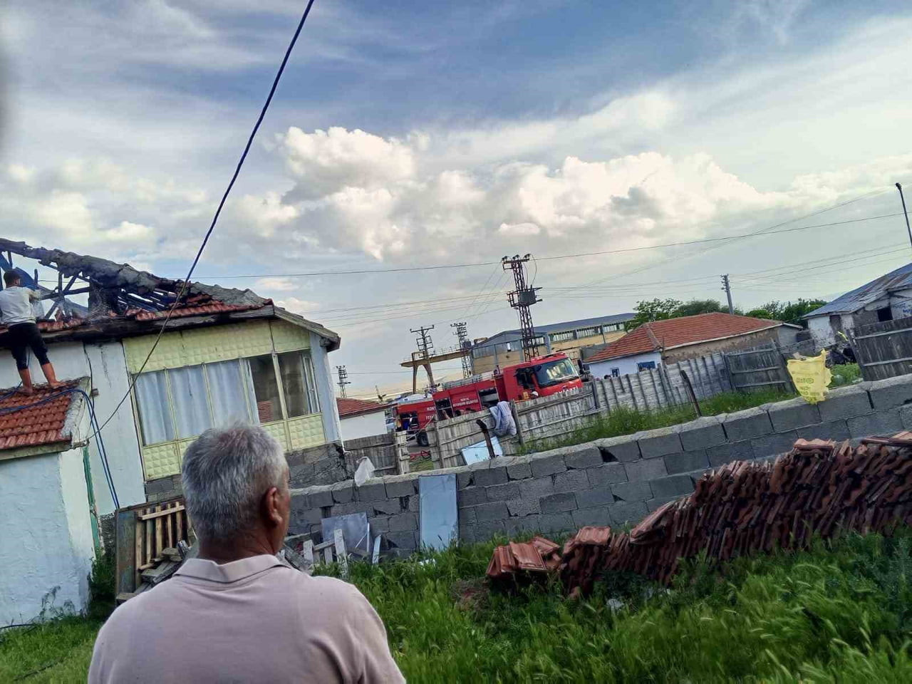 KONYA’NIN KULU İLÇESİNDE BİR EVİN ÇATISINDA ÇIKAN YANGIN PANİĞE NEDEN OLDU.