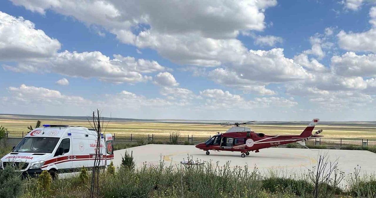 KONYA’NIN KULU İLÇESİNDE KALP KRİZİ GEÇİREN HASTA, AMBULANS HELİKOPTERLE KONYA'YA SEVK...