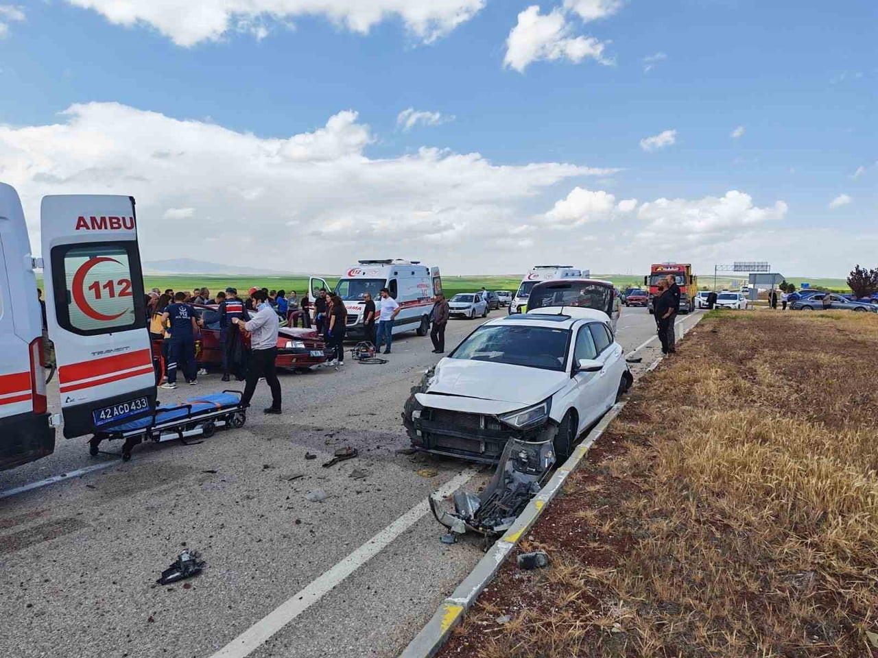 KONYA’NIN KULU İLÇESİNDE MEYDANA GELEN TRAFİK KAZASINDA 2 OTOMOBİLİN ÇARPIŞMASI SONUCU 5 KİŞİ...