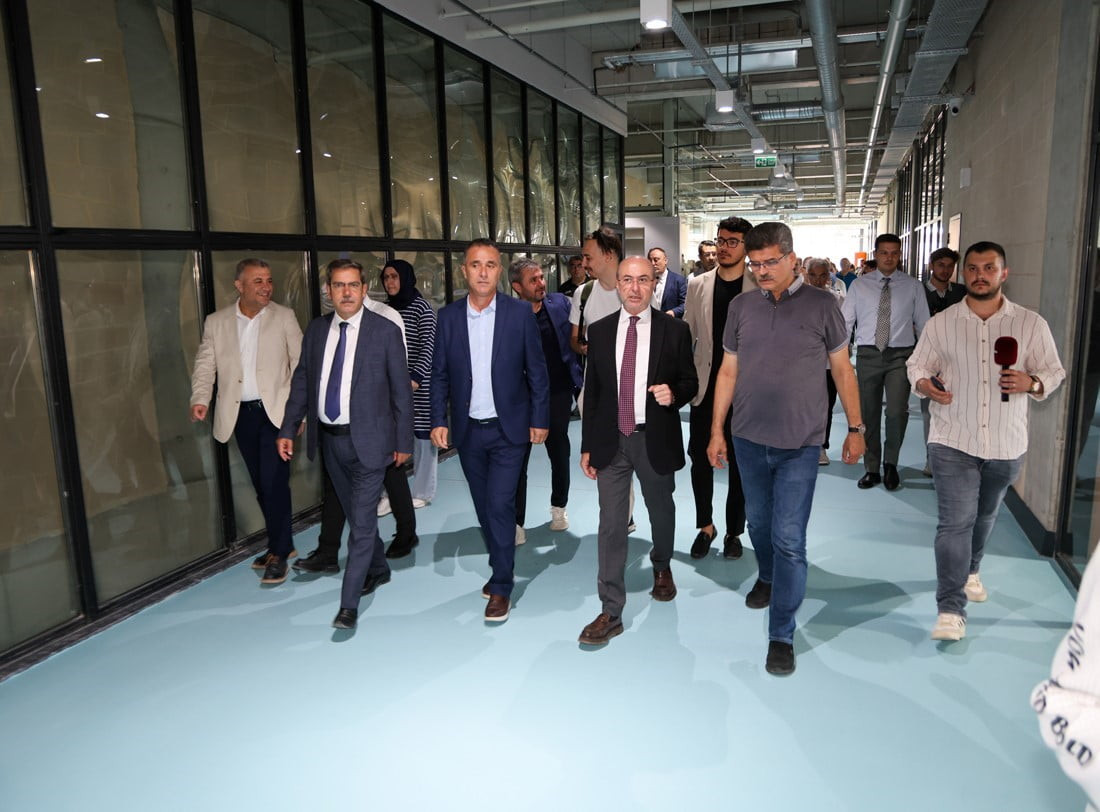 KONYA’NIN MERKEZ SELÇUKLU İLÇE BELEDİYE BAŞKANI AHMET PEKYATIRMACI, KONYA’NIN SPOR ALTYAPISINI...