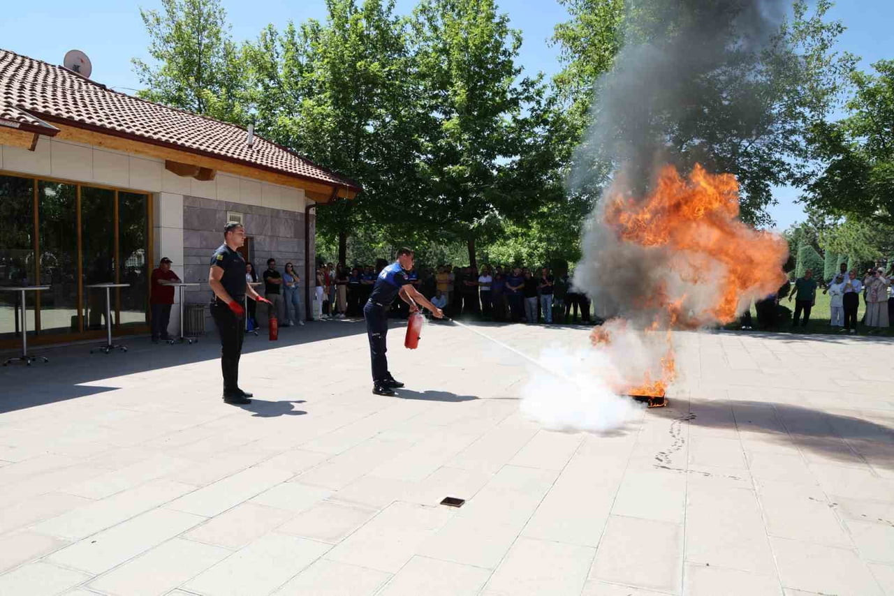KONYA’NIN MERKEZ SELÇUKLU İLÇE BELEDİYESİ, OLASI AFET VE ACİL DURUMLARA KARŞI ÇALIŞANLARININ...