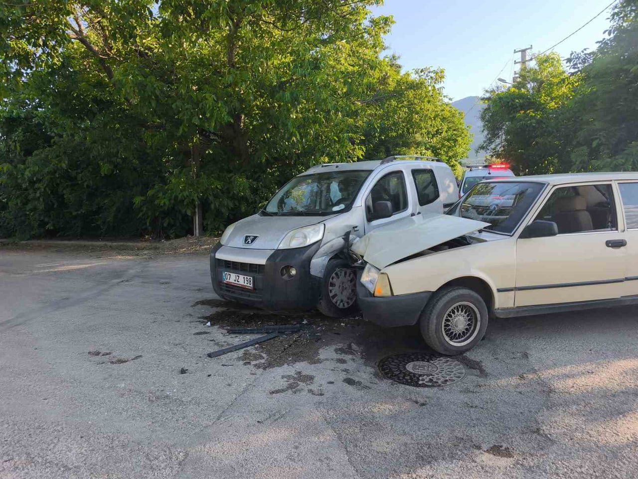 KONYA’NIN SEYDİŞEHİR İLÇESİNDE MEYDANA GELEN TRAFİK KAZASINDA 4 KİŞİ YARALANDI.
