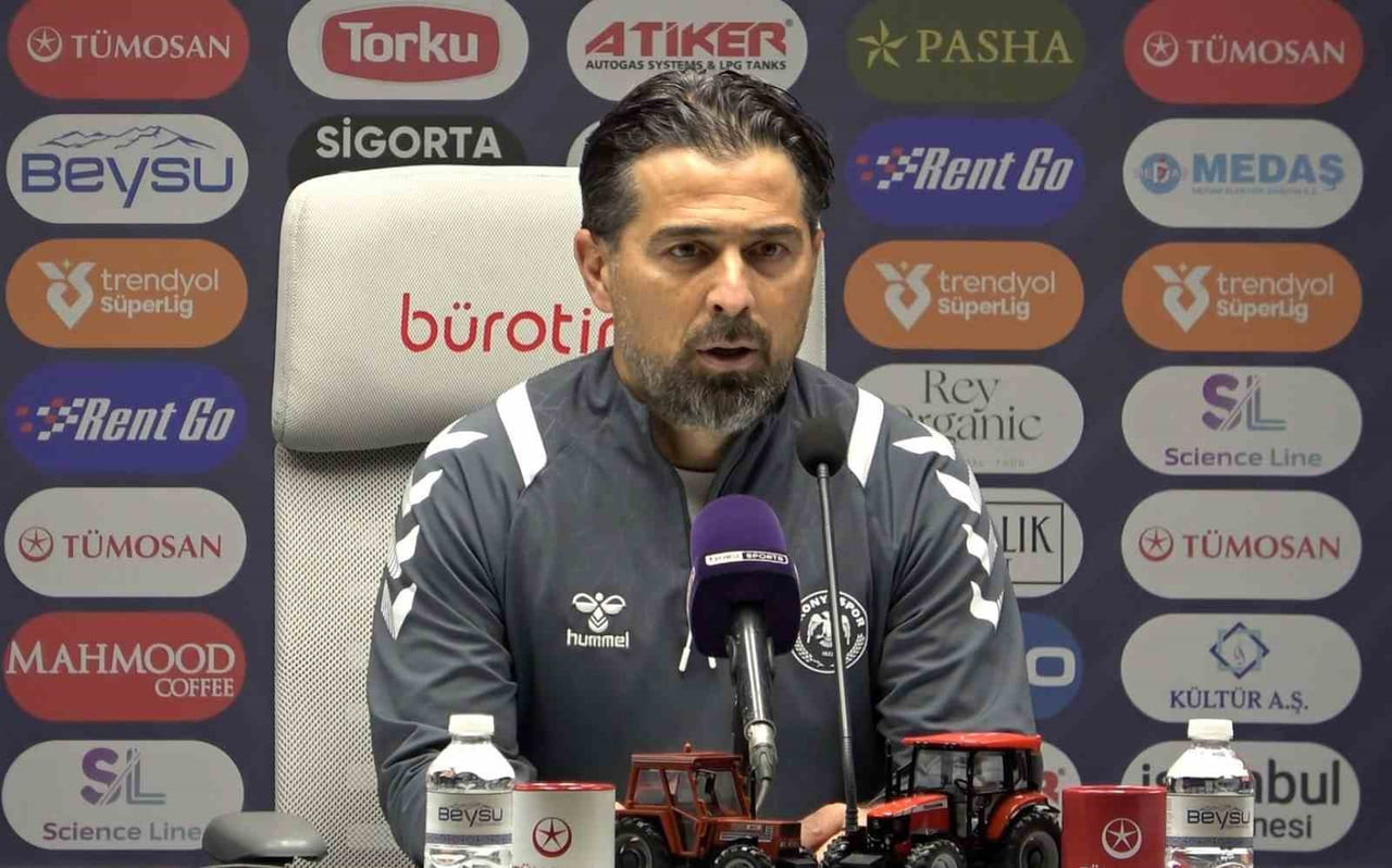KONYASPOR TEKNİK DİREKTÖRÜ İLHAN PALUT, MAÇIN ARDINDAN DÜZENLENEN BASIN TOPLANTISINDA...
