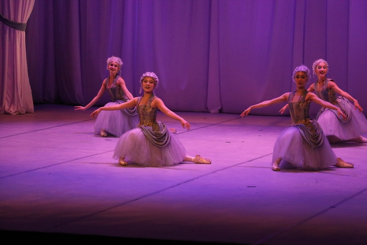 Koreograf ve bale sanatçısı David Khozashvili tarafından sahneye konulan "Sonsuz Uyanış" bale...