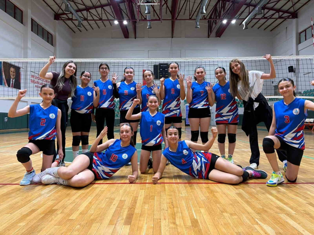 KÖRFEZ GENÇLERBİRLİĞİ SK, MİDİ GELİŞİM VOLEYBOL LİGİ'NDE DERİNCE GHSK’Yİ 2-1 MAĞLUP EDEREK...