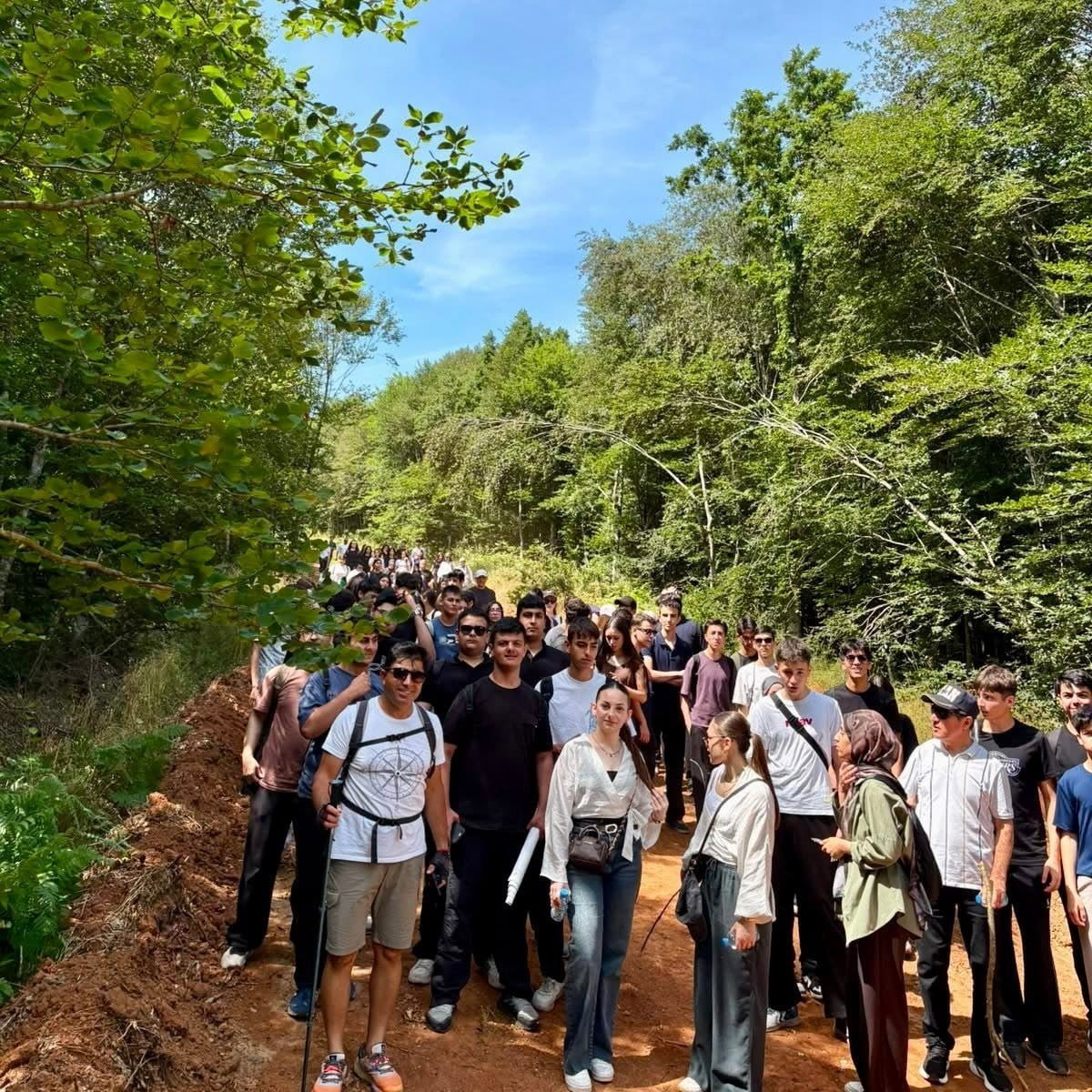 KÖRFEZ'DE GENÇLERE DOĞA SEVGİSİNİ AŞILAMAK VE SAĞLIKLI YAŞAMI DESTEKLEMEK AMACIYLA DÜZENLENEN...
