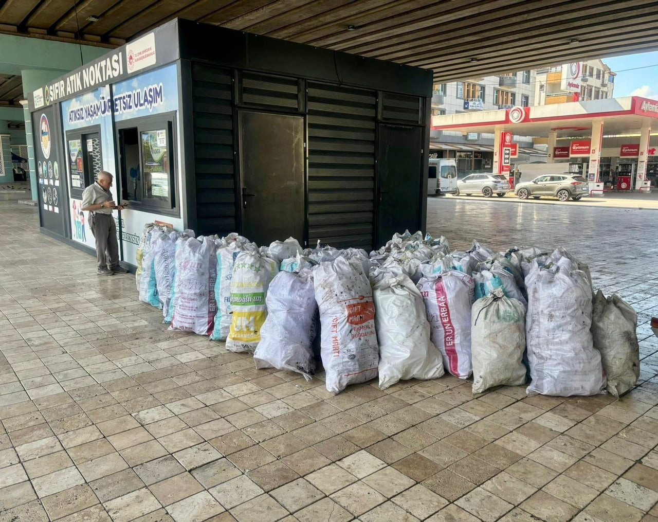 KÖRFEZ'DE UYGULANAN GERİ DÖNÜŞÜM PROJESİ KAPSAMINDA 6 AYDA TOPLANAN 30 TON ATIK EKONOMİYE...