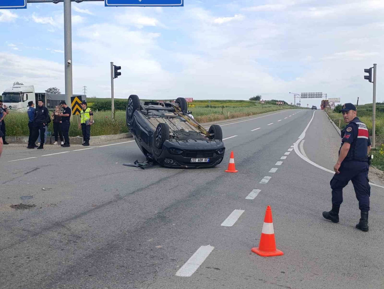 KORKUTAN KAZA: OTOMOBİL TERS DÖNDÜ, 1 YARALI