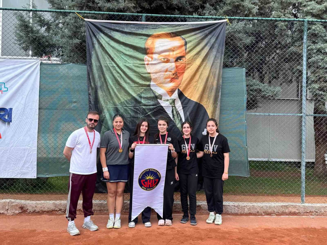 KORTLARIN ŞAMPİYONU GAZİANTEP KOLEJ VAKFI TÜRKİYE FİNALLERİNDE