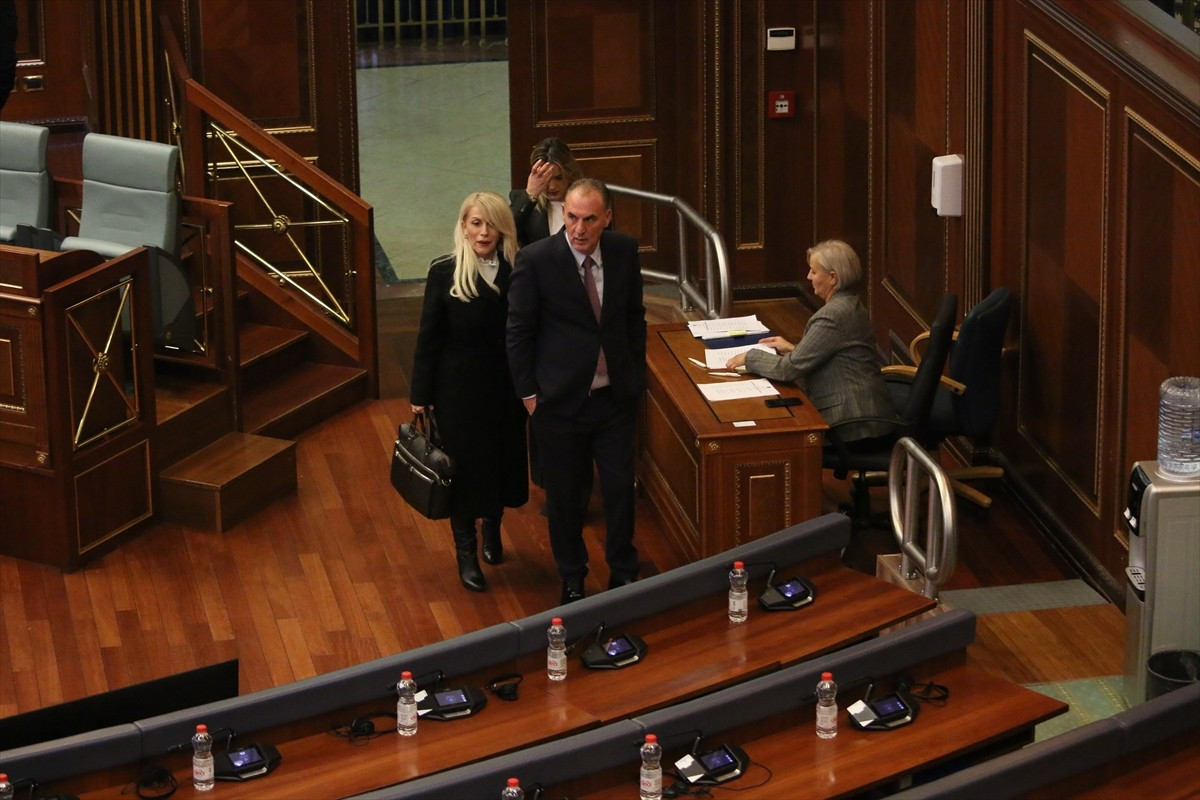 Kosova'da 9 Şubat'ta yapılan genel seçimden birinci sırada çıkan Kendin Karar Al Hareketinin...