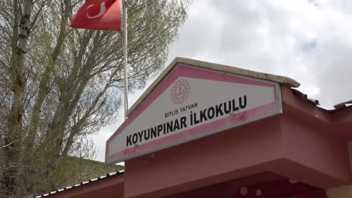 Köy okulunda büyüdü, köy çocuklarının umudu oldu