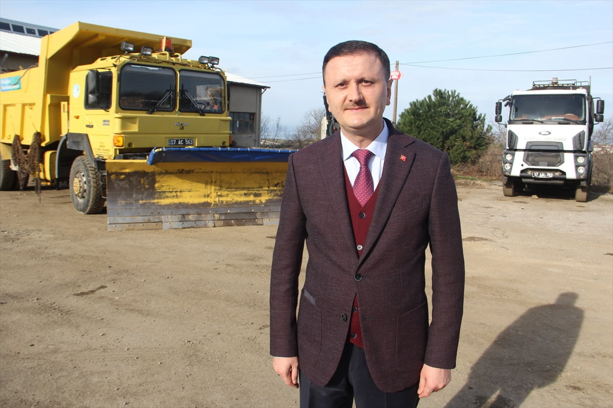 Köy ve mahalleleriyle 1915 yerleşim yerinin bulunduğu Sinop'ta İl Özel İdaresi ekipleri, etkili...