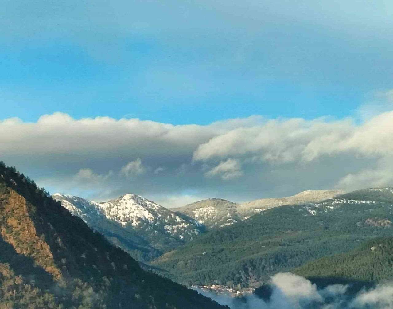 KÖYCEĞİZ SANDRAS DAĞI’NA MART AYININ SONUNDA KAR YAĞDI